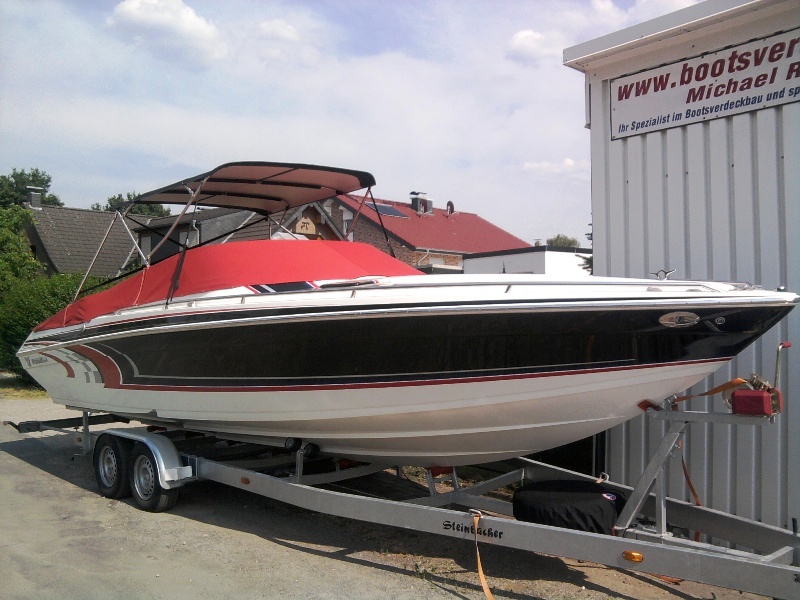 Motoryachten mit Bimini-Top, Sonnenschutz